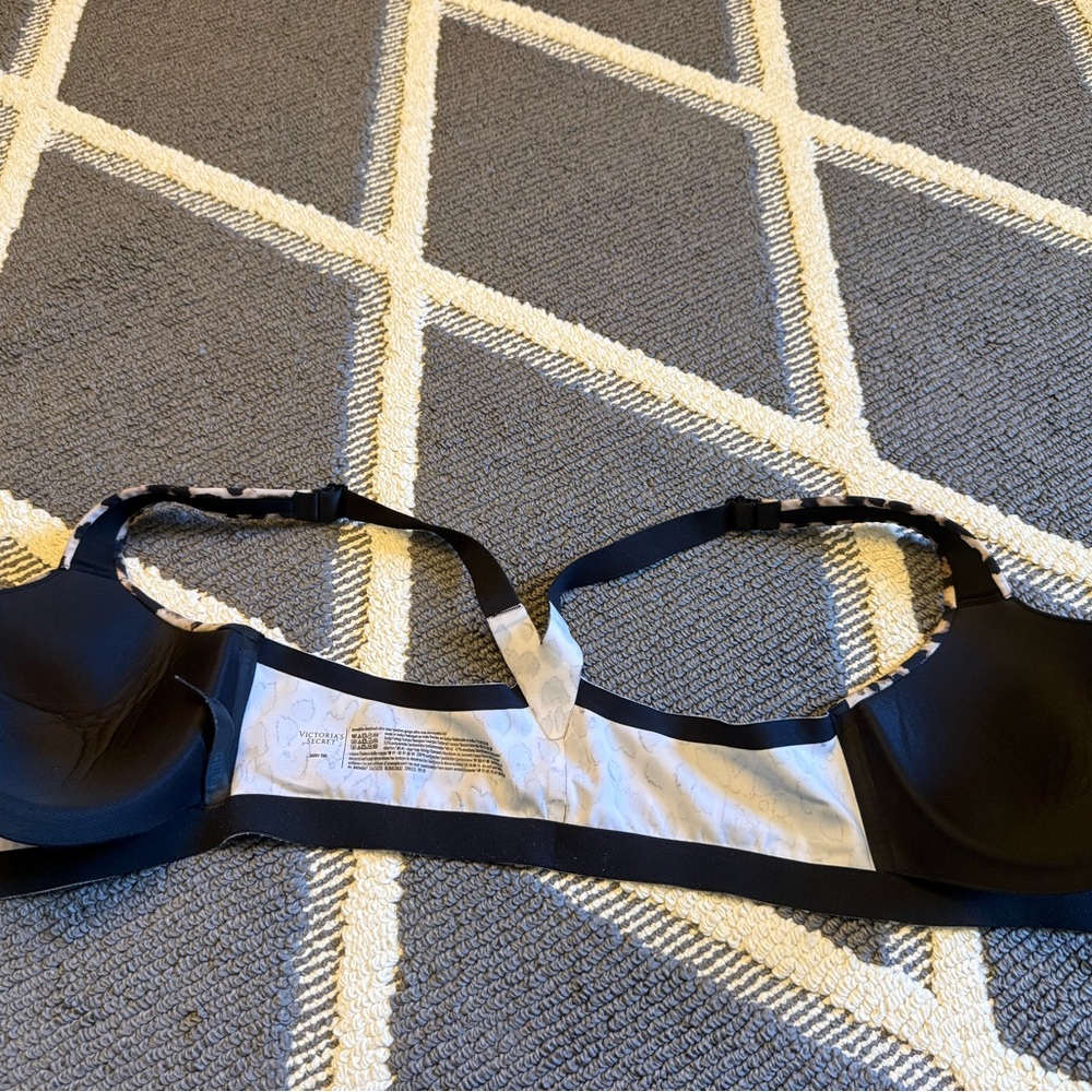 Leopard Print Bra with Black Accents - Picture 4 of 4